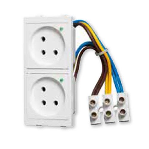 Pair of shutter-protected sockets (children) white